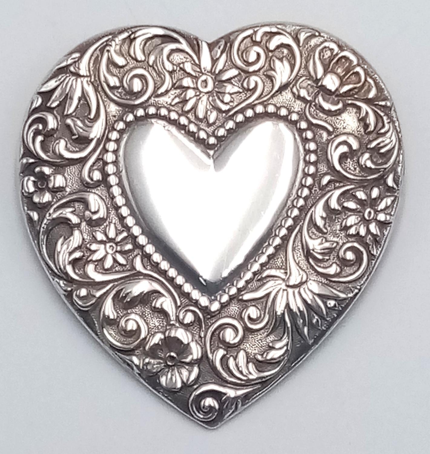 A STERLING SILVER (TESTED AS) HEART BROOCH BY CORO STERLING CRAFT 13.6G , 46mm x 44mm. SC 9086