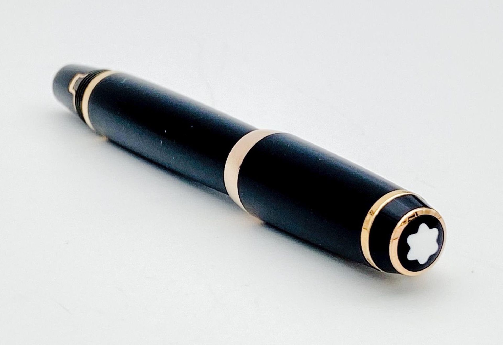 A Montblanc Retractable Fountain Pen - 14k Nib. 11cm - Image 2 of 7