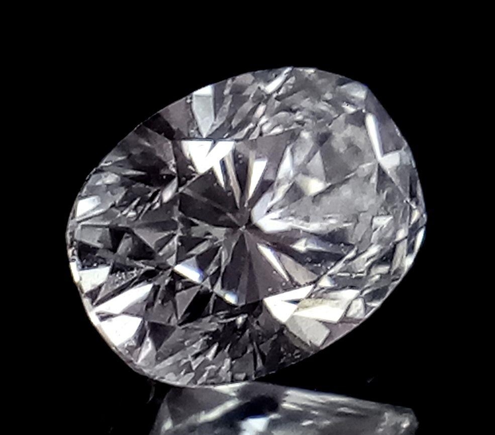 A 0.750ct Oval Shaped Diamond. VVS2 clarity. D colour. Comes with an IDL certificate. - Image 2 of 6