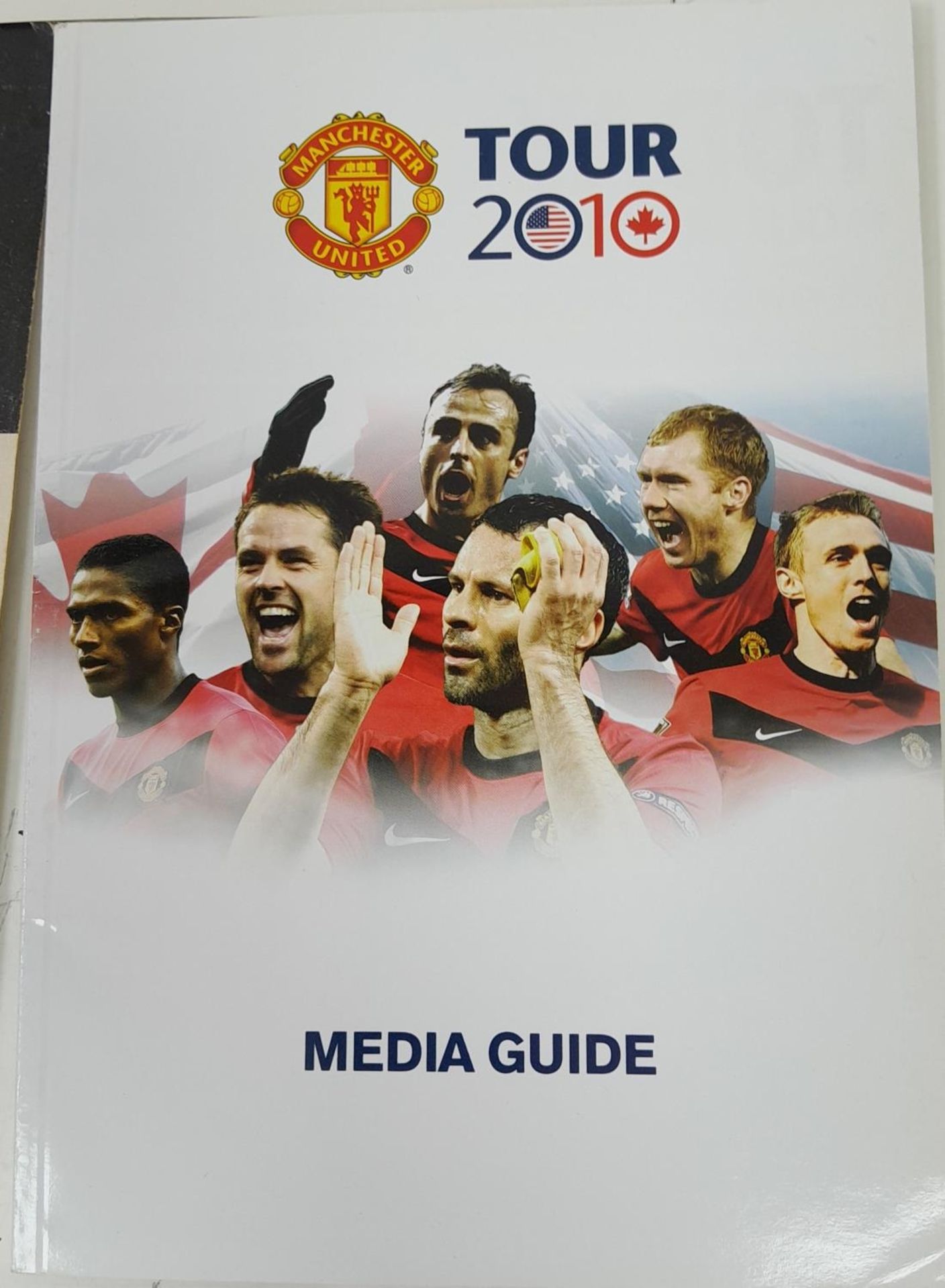 Collection of Manchester United programmes and other items including sealed limited edition 2-Disc - Bild 4 aus 7