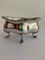 Beautiful antique SILVER SALT DISH. Clear hallmark for Deakin and Francis, Birmingham 1904. Having 4