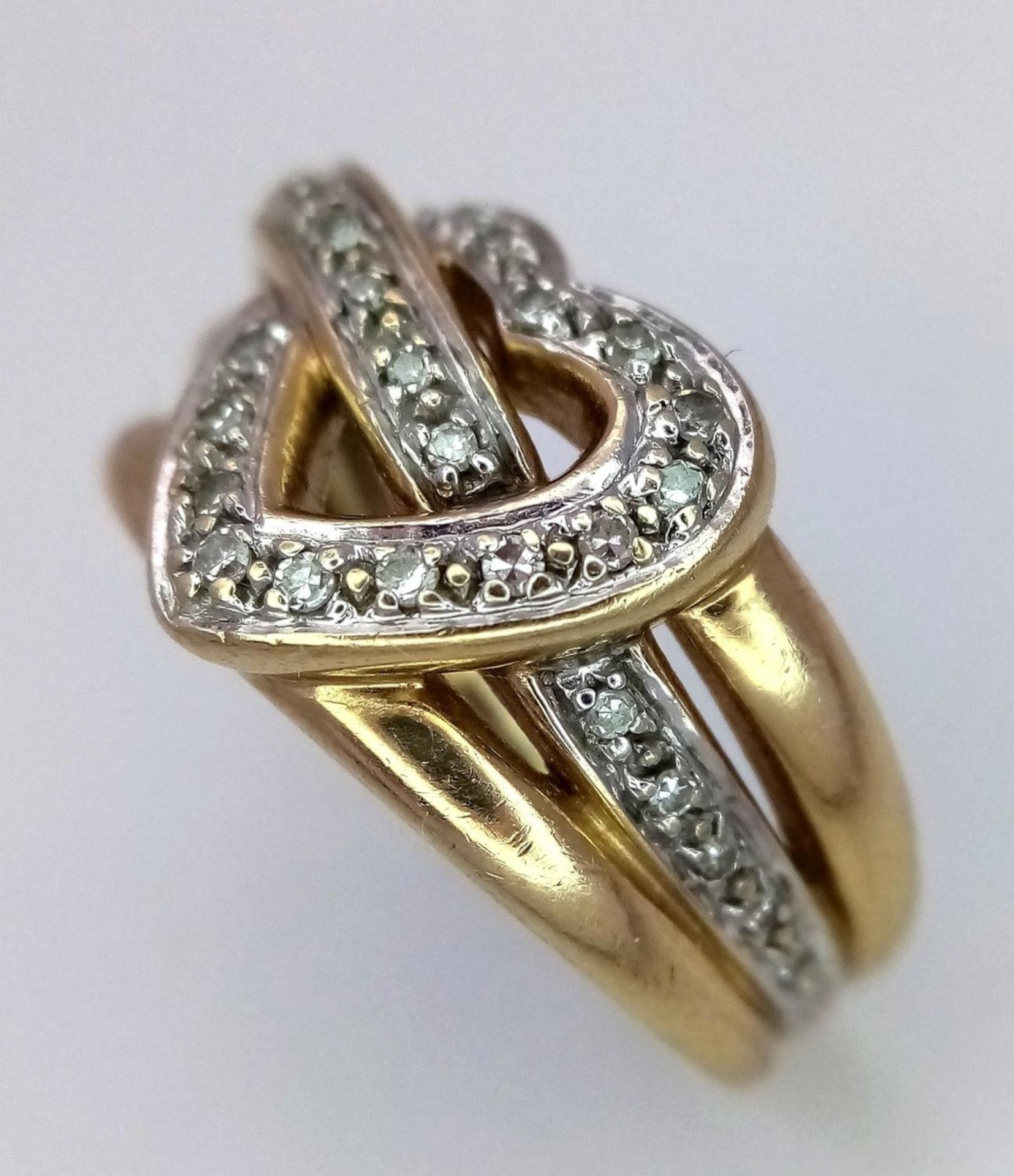 A 9K YELLOW GOLD DIAMOND SET HEART RING 5.6G SIZE M 1/2. SC 9096 - Bild 3 aus 5