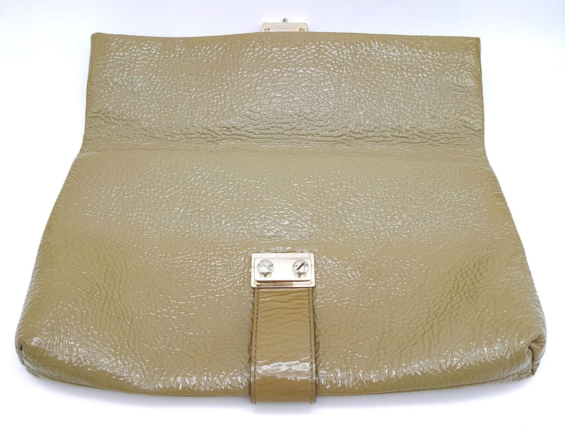A Mulberry Harriet Khaki Leather Clutch Bag. Spongy patent leather exterior with gold-tone hardware, - Image 6 of 10