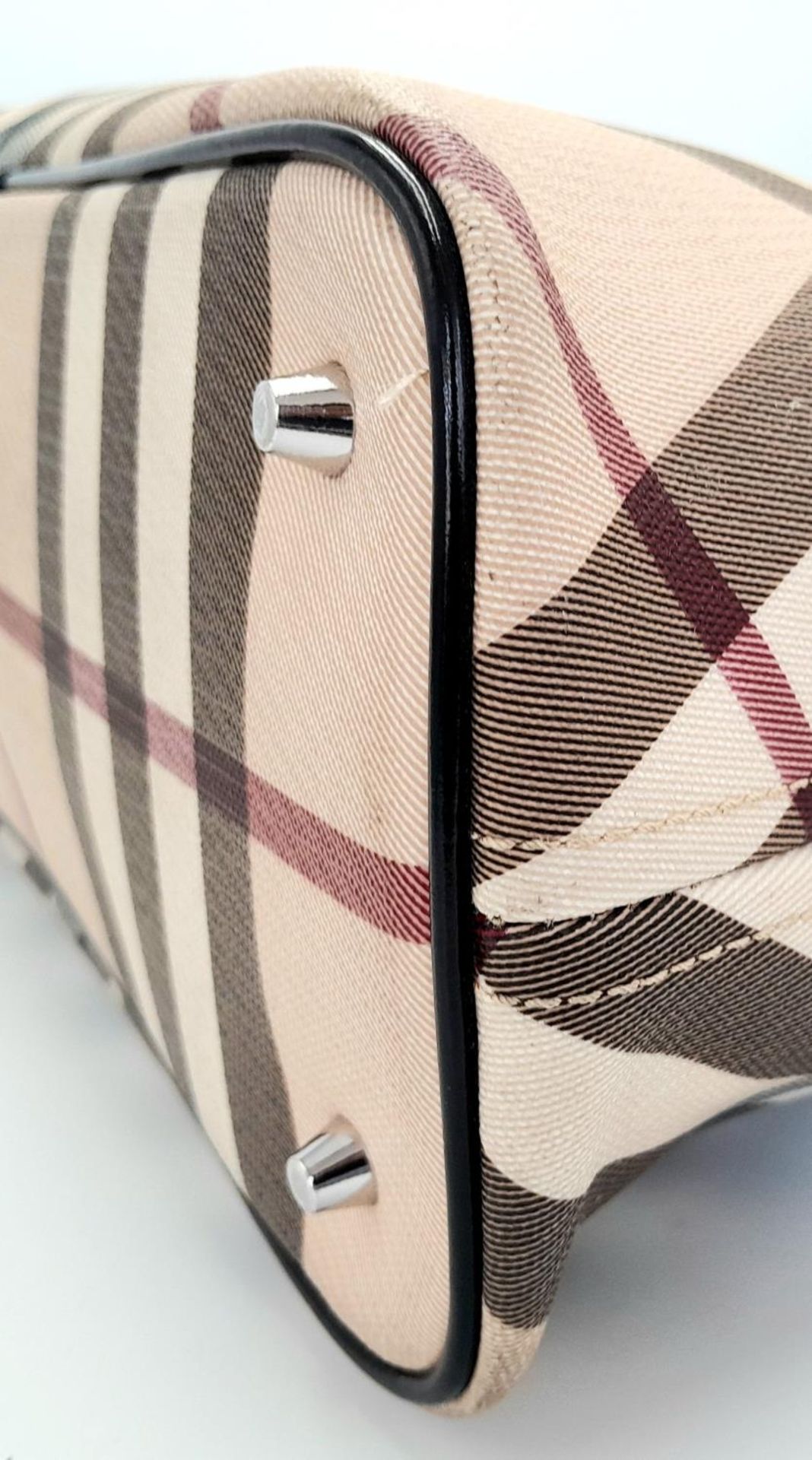 A Burberry Beige Check Nova Bag. Coated canvas exterior with leather trim, two leather straps, - Bild 4 aus 13