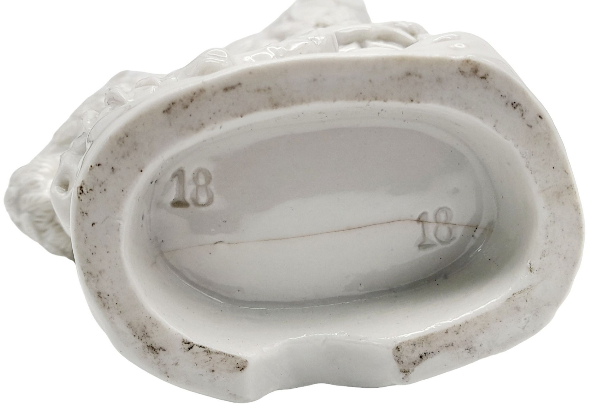 A Chinese Blanc de Chine Porcelain Libation Cup. 16cm tall. - Bild 5 aus 5