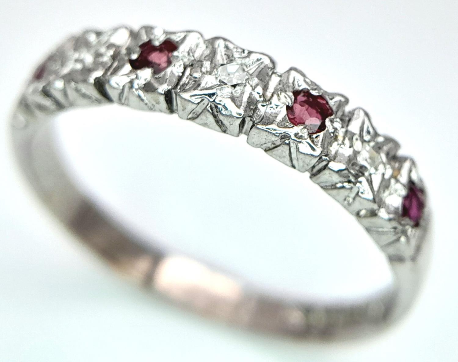 A 9K WHITE GOLD DIAMOND & RUBY BAND RING 1.8G SIZE N 1/2. ref: SPAS 9014 - Image 3 of 5