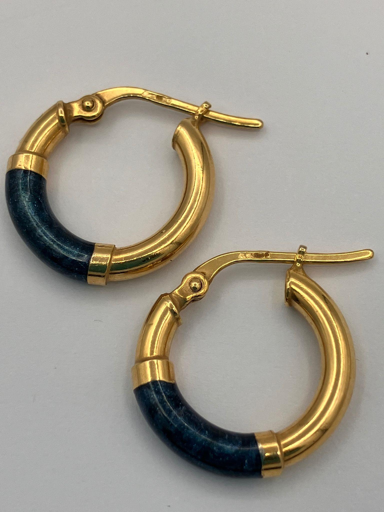 Beautiful pair of 9 carat GOLD and BLUE LAB OPAL HOOP EARRINGS.Fully hallmarked. 2.2 grams. 1.7 cm