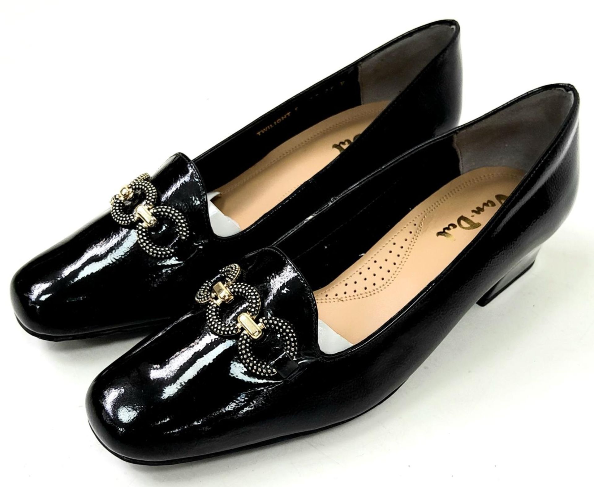 An Unused pair of "Twilight" lacquered ladies shoes by Van Dal, Size 5 ,1.5" heel. In box. - Bild 2 aus 10