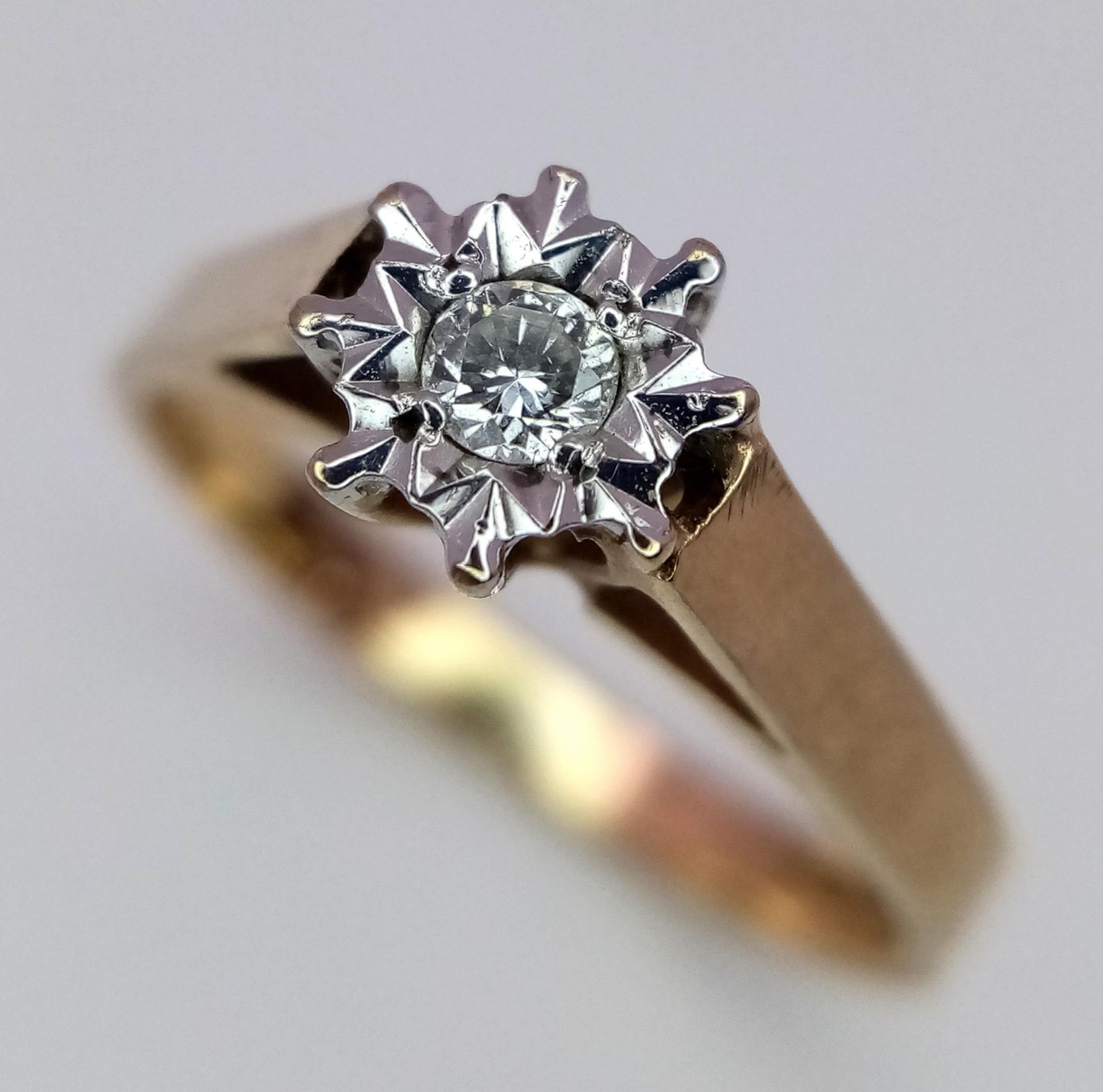 A 9K Yellow Gold Diamond Solitaire Ring. 0.15ct. Size K. 1.9g total weight. - Bild 3 aus 6