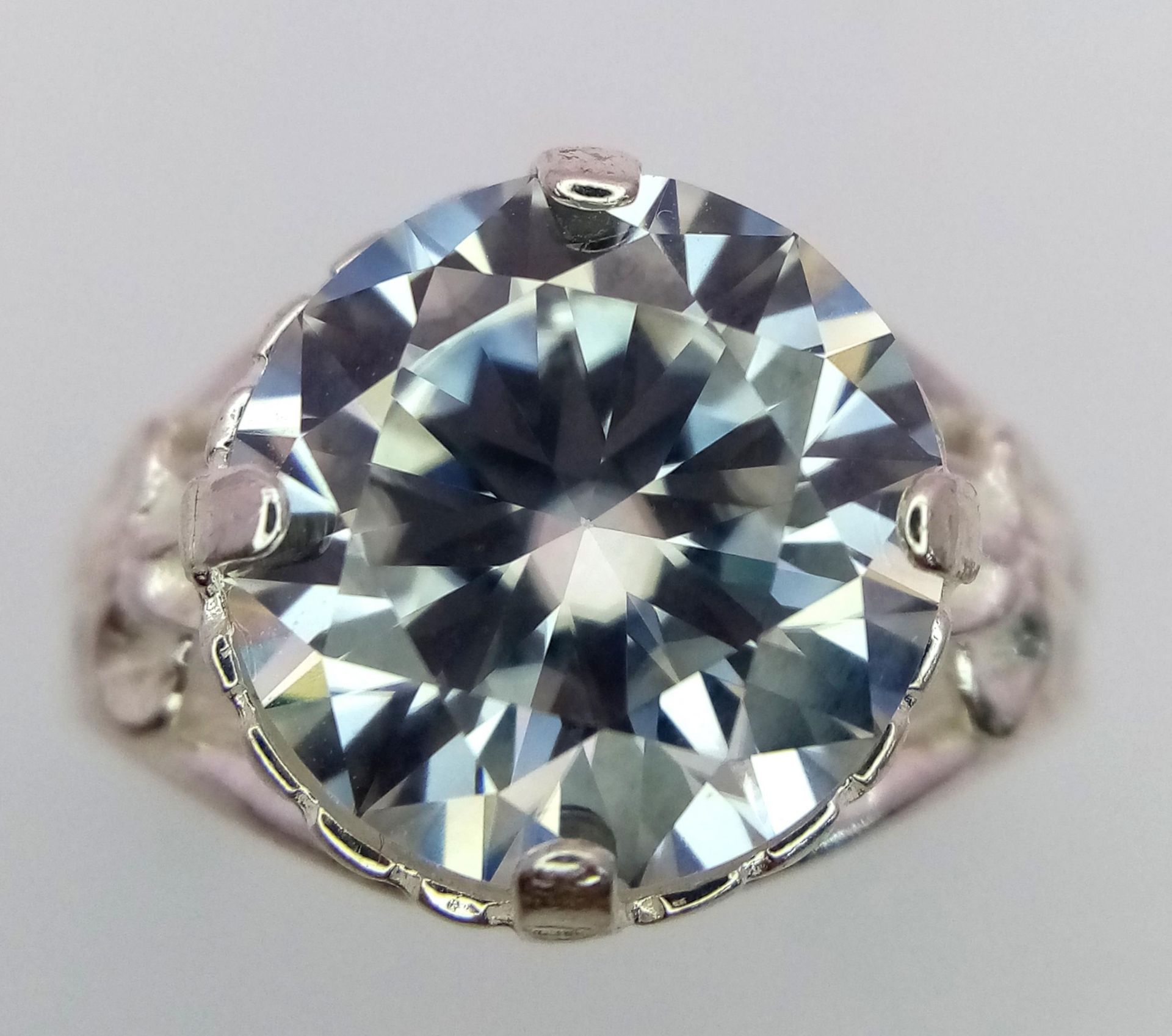 A 5ct Moissanite and 925 Silver Open-Ended Ring. Comes with a GRA certificate. - Image 2 of 5