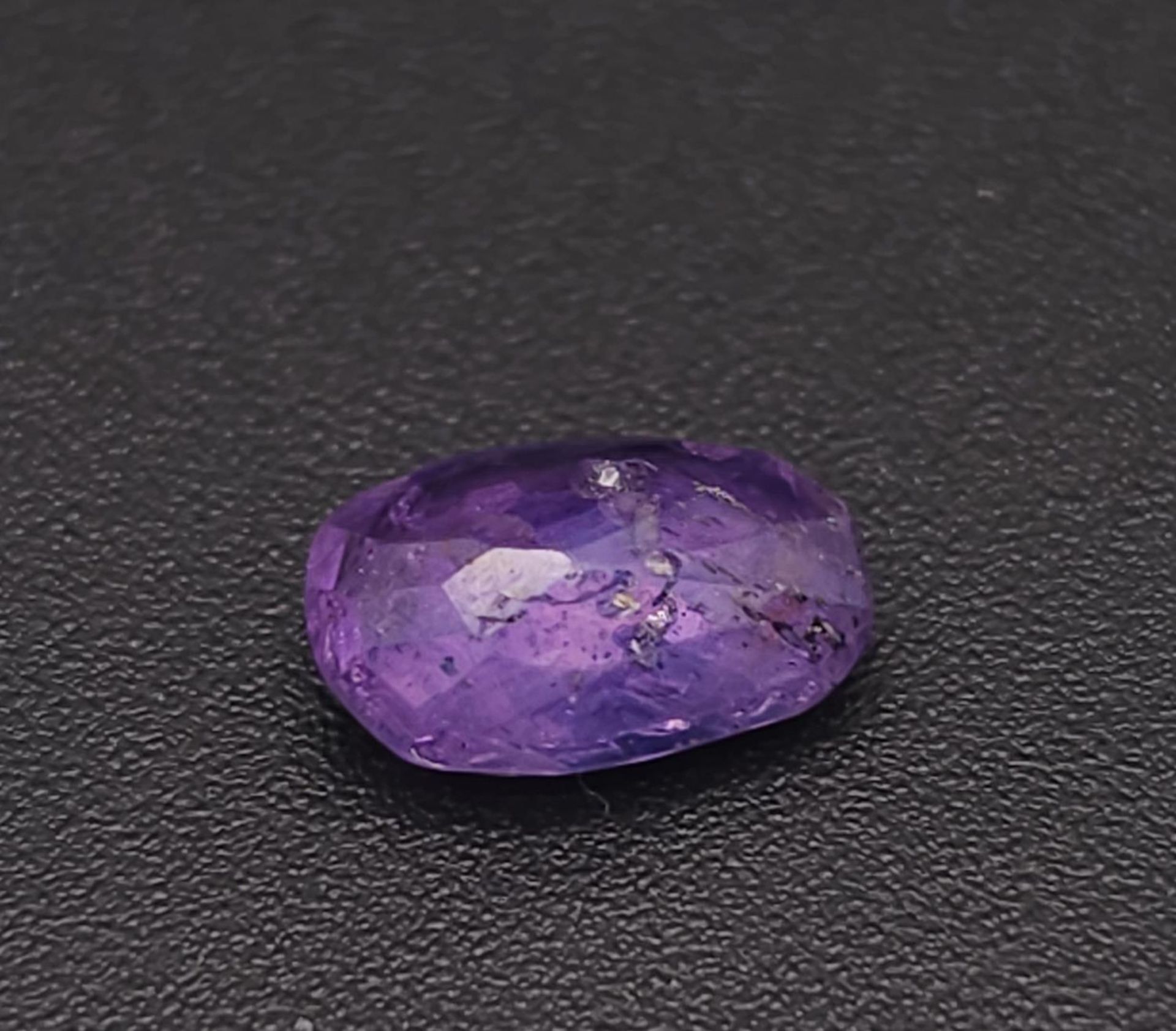 A 1.81ct Rare Untreated Kashmir Pink Violet Sapphire - GFCO Swiss Certified. - Bild 2 aus 4