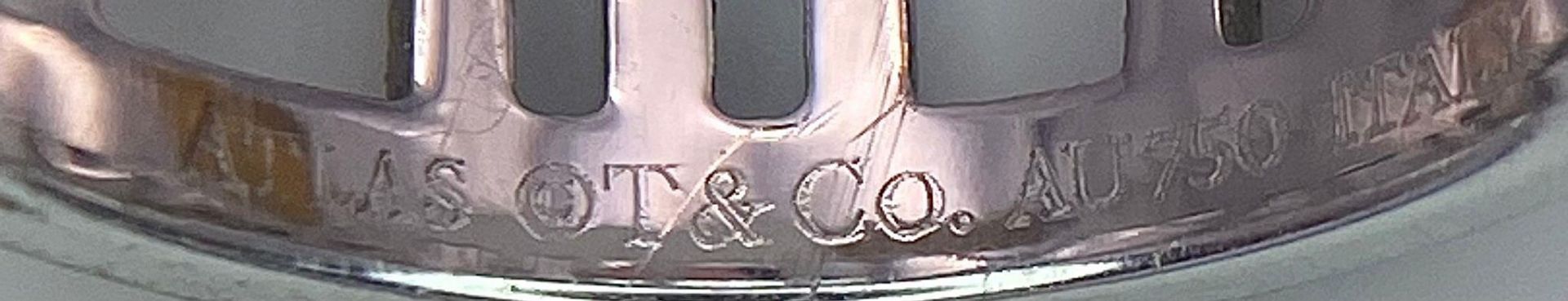 An 18K White Gold Tiffany Atlas Diamond Ring. Pierced Roman numeral decoration. Tiffany mark. Size - Image 7 of 7