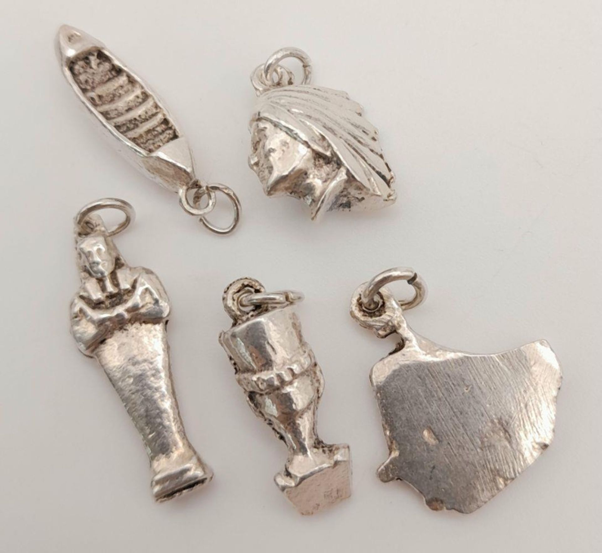 5 Silver Charms: Canoe, Native American, Egyptian Bust, Pharoah and Ship. 17g. Ref: 61000 - Bild 2 aus 3