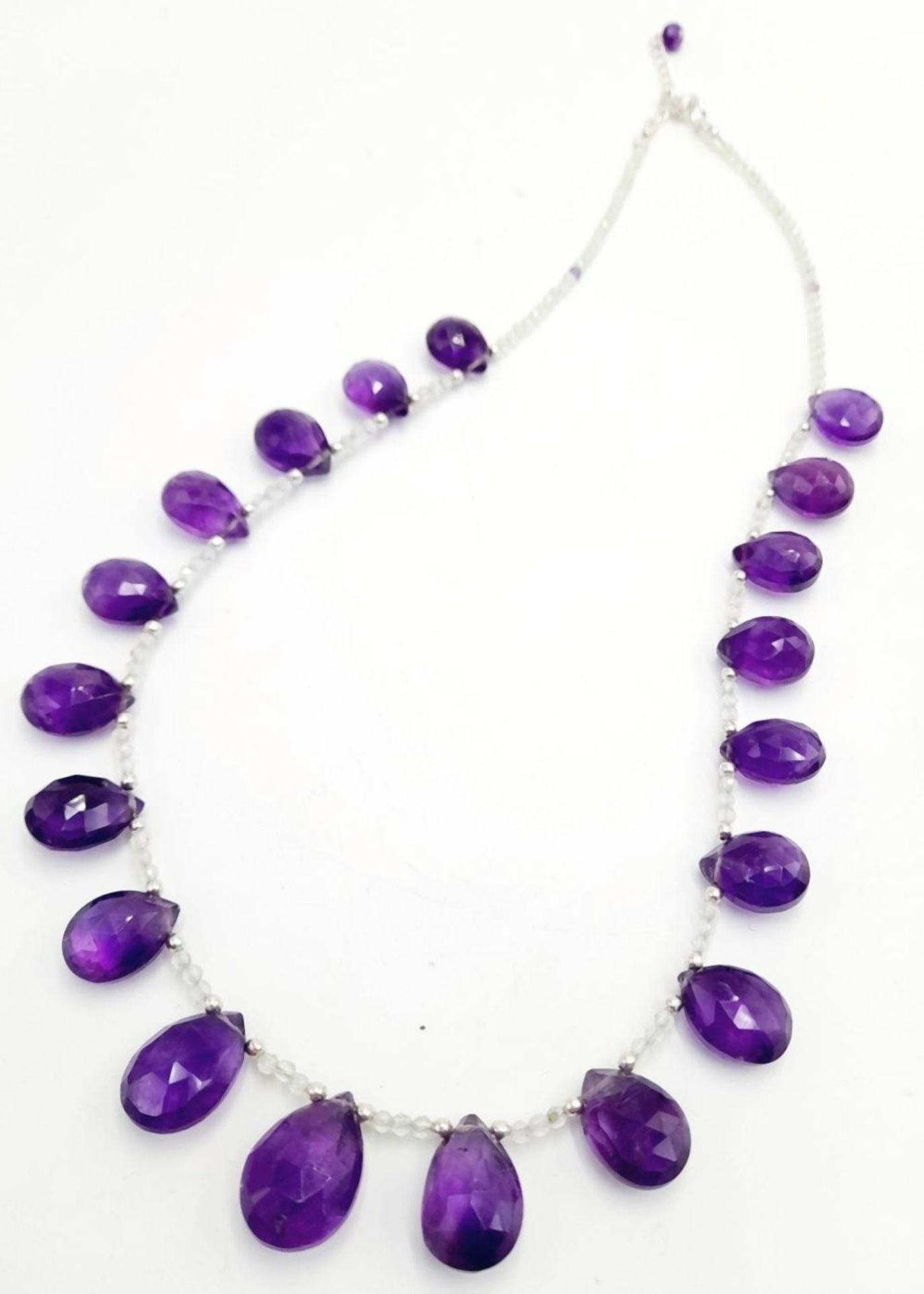 A 145ctw Amethyst Gemstone Drop Necklace with Moonstone Beads - 925 Silver clasp. 42cm. CD-1382 - Bild 2 aus 2