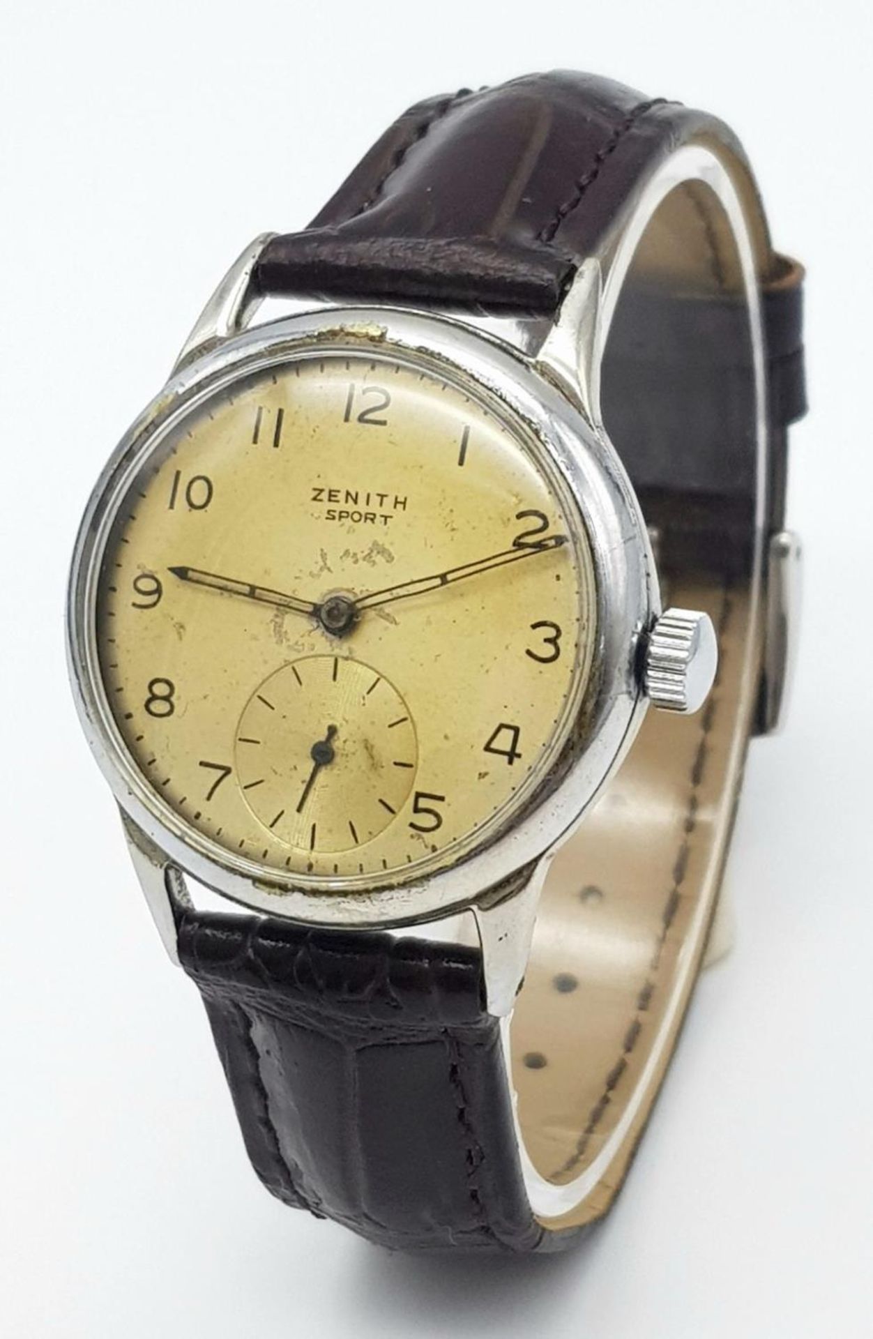 A Vintage 1940/50s Zenith Sports Gents Watch. Brown leather strap. Stainless steel case - 33mm.