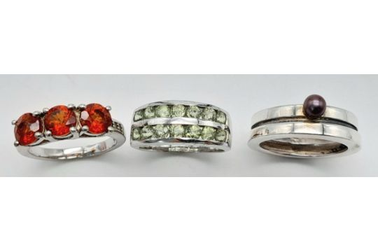 Three Sterling Silver Stone Set Rings - Cultured Pearl (O), Citrine (N) and Peridot (N). - Bild 2 aus 5