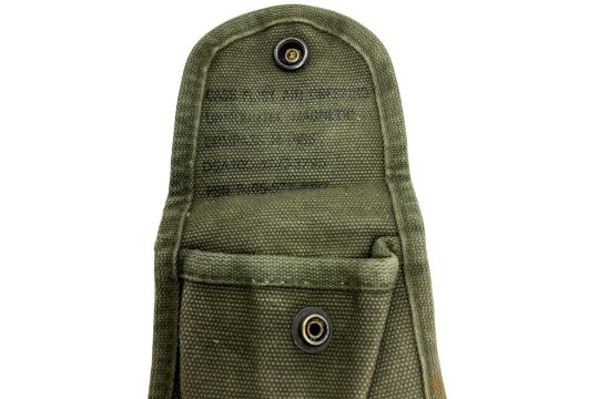 A collection of U.S. military Vietnam War era gear, including utility and accessory pouches, web - Bild 30 aus 71