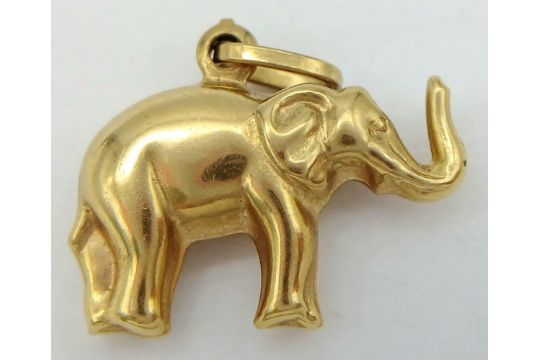 AN 18K YELLOW GOLD ELEPHANT CHARM / PENDANT 2.1G TOTAL WEIGHT, 2CM LENGTH. ref: SC 1090 - Image 1 of 5