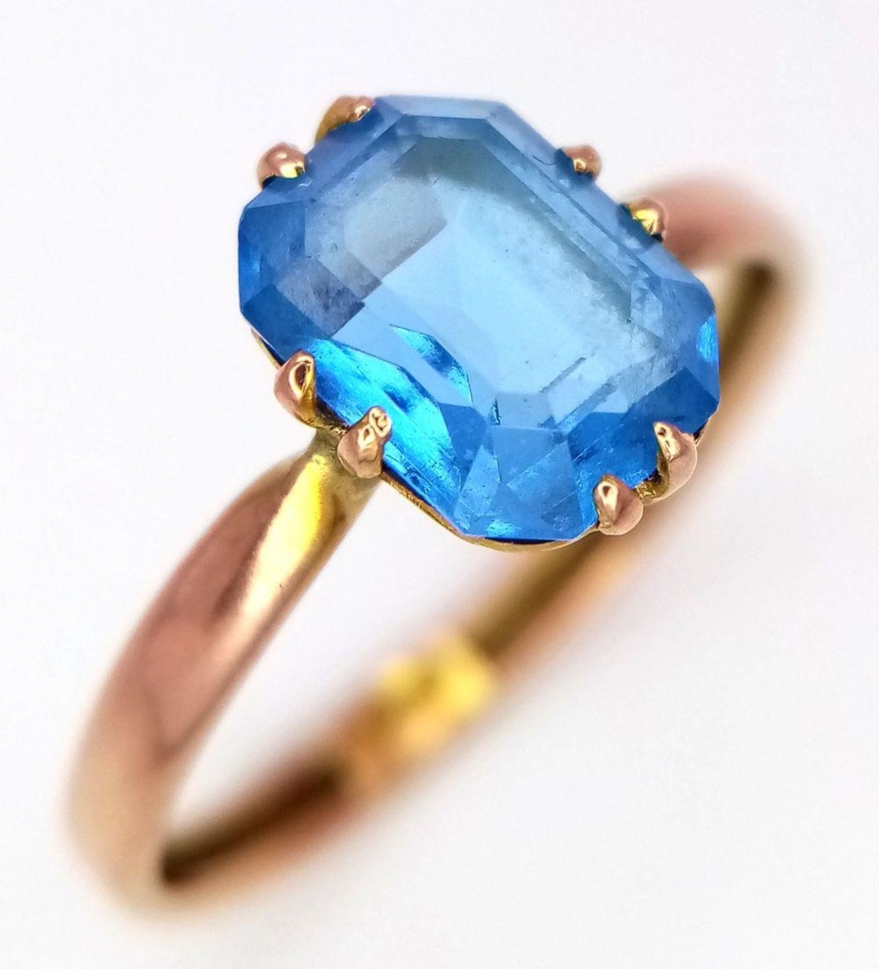 A 9K yellow gold blue stone ring, 1g total weight, size N 1/2. Ref: SH1688I - Image 4 of 5