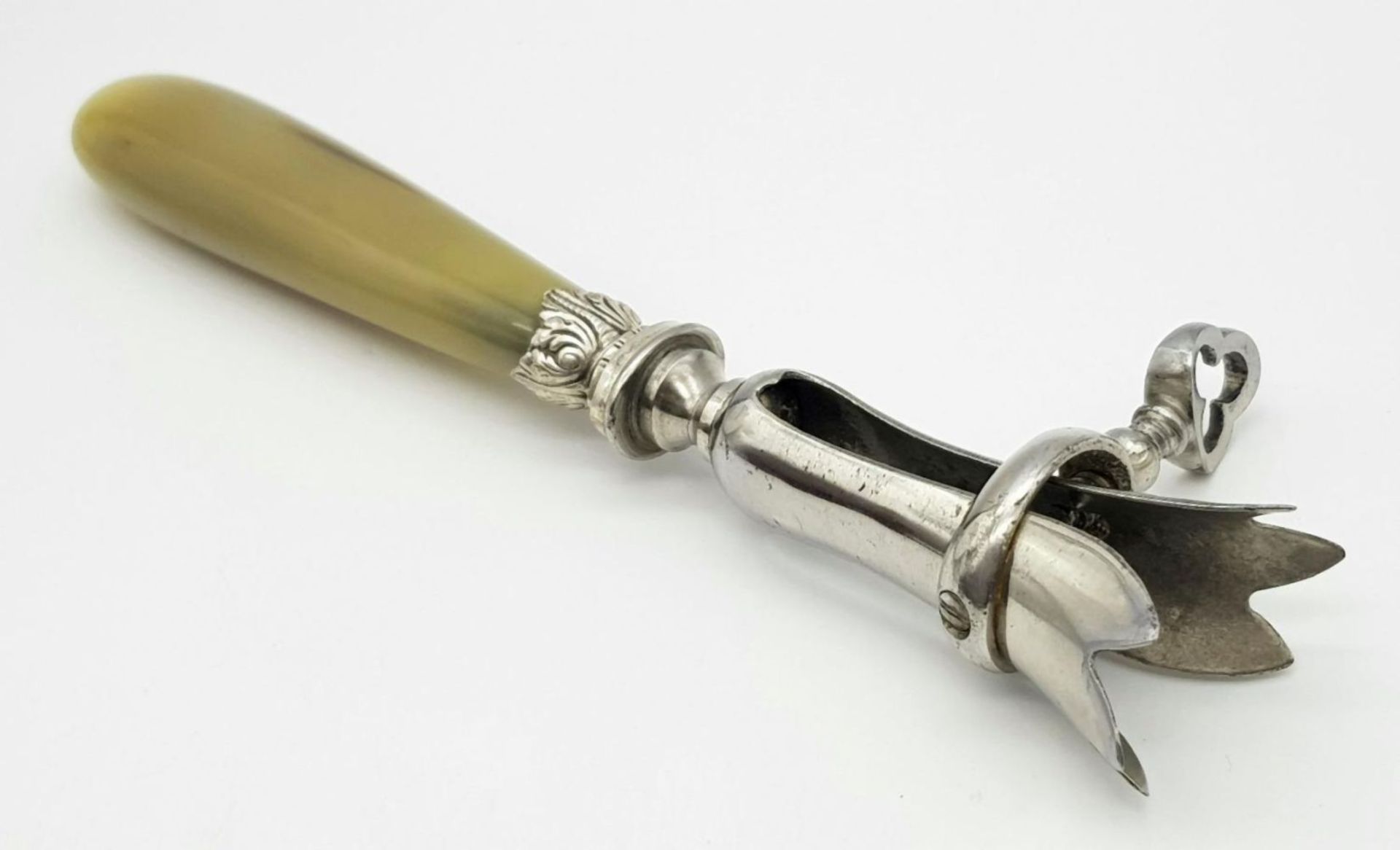 A Vintage, Possibly Antique Lamb Bone Holder. Horn handle. Carve that joint in style! Fitted case.