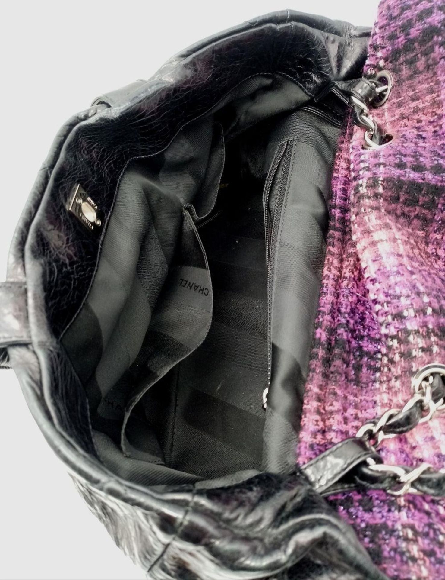 A Chanel Black Portobello Tote Bag. Hand and shoulder straps. Colourful tweed and black textile - Bild 7 aus 9