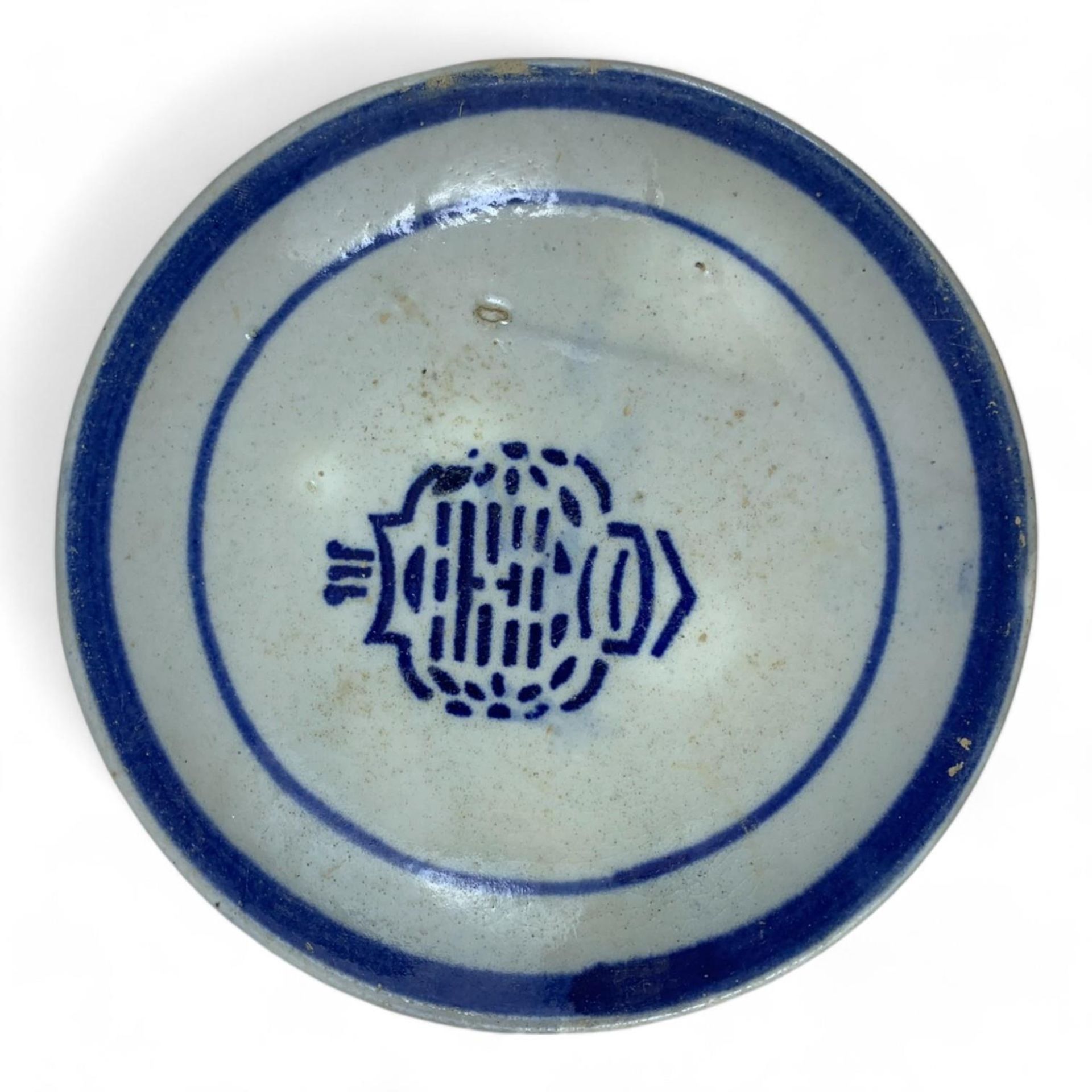 A Set of Three Vietnamese Blue and White Ceramic Plates. Glazed ceramic exterior featuring - Bild 2 aus 10