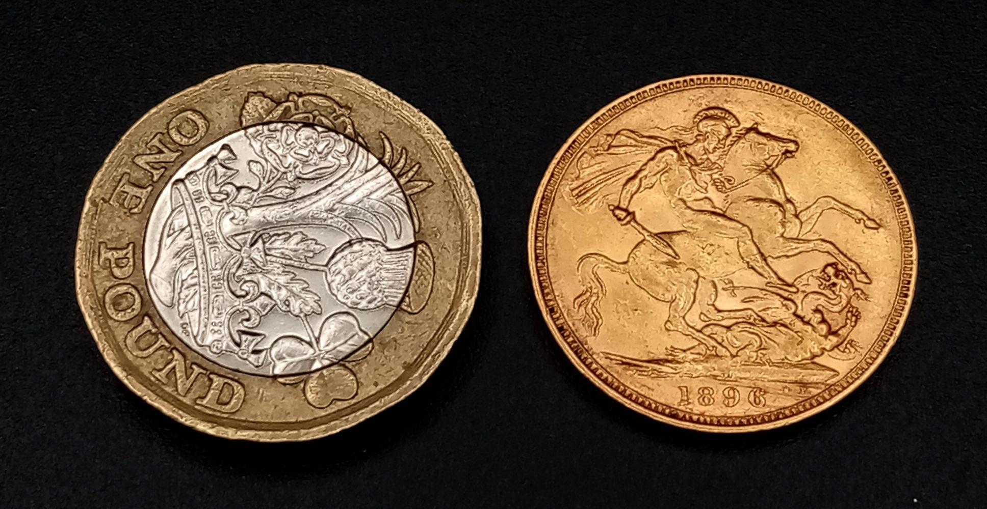 A 22K GOLD SOVEREIGN DATED 1896 AND IN A PROTECTIVE CAPSULE. - Image 2 of 3