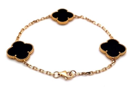 An 18K Yellow Gold Black Onyx Lucky Clover Bracelet. 17cm. 6.1g total weight. NLG93003 - Image 2 of 7