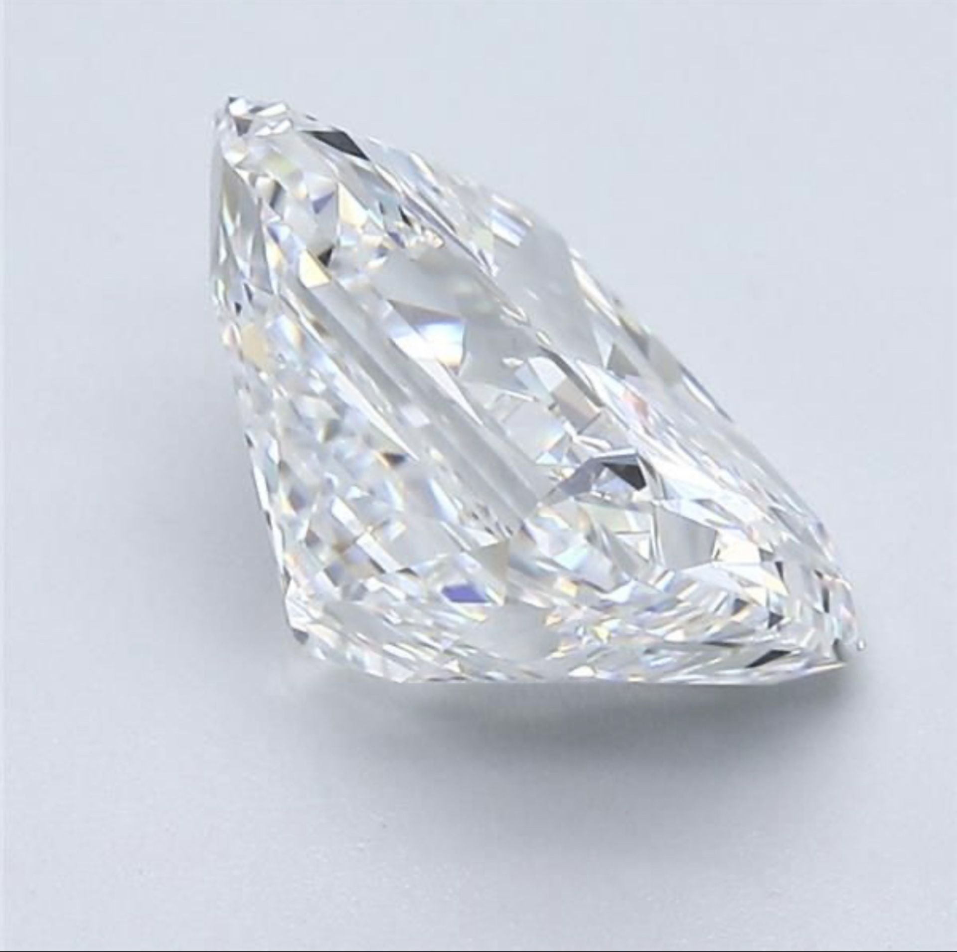 Radiant Cut Diamond 3.02 Carat E Colour VS2 Clarity GIA Certificate ( Loose Diamond ) - Image 4 of 6