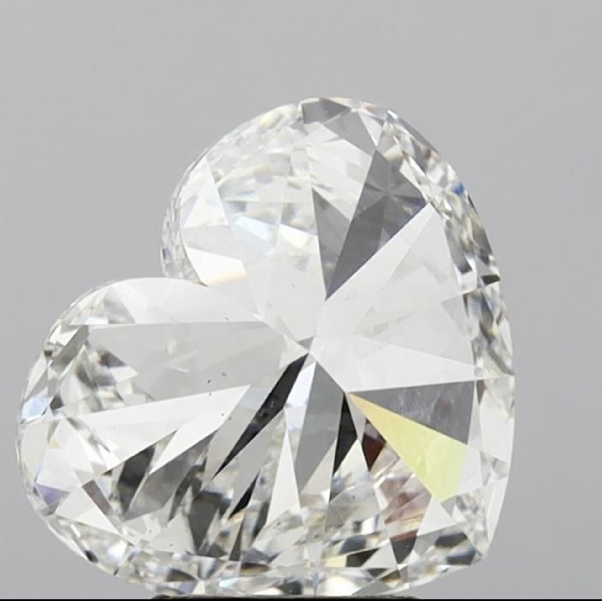 Heart Cut Diamond 6.01 Carat F Colour VS1 Clarity IGI Certificate ( Loose Diamond ) - Image 3 of 6