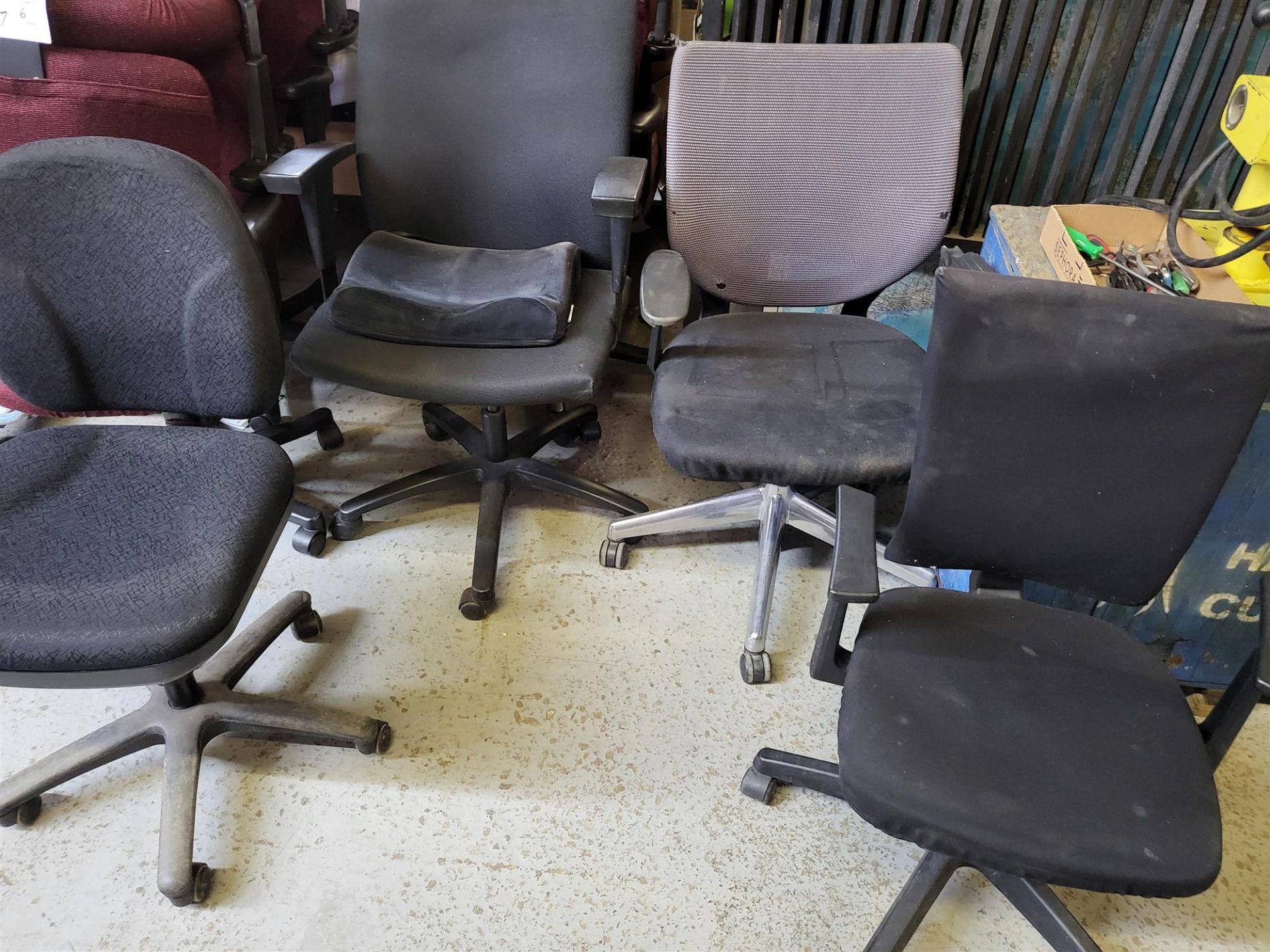 Lot of Office Rolling Chairs - Quantity: x4 - Image 2 of 2
