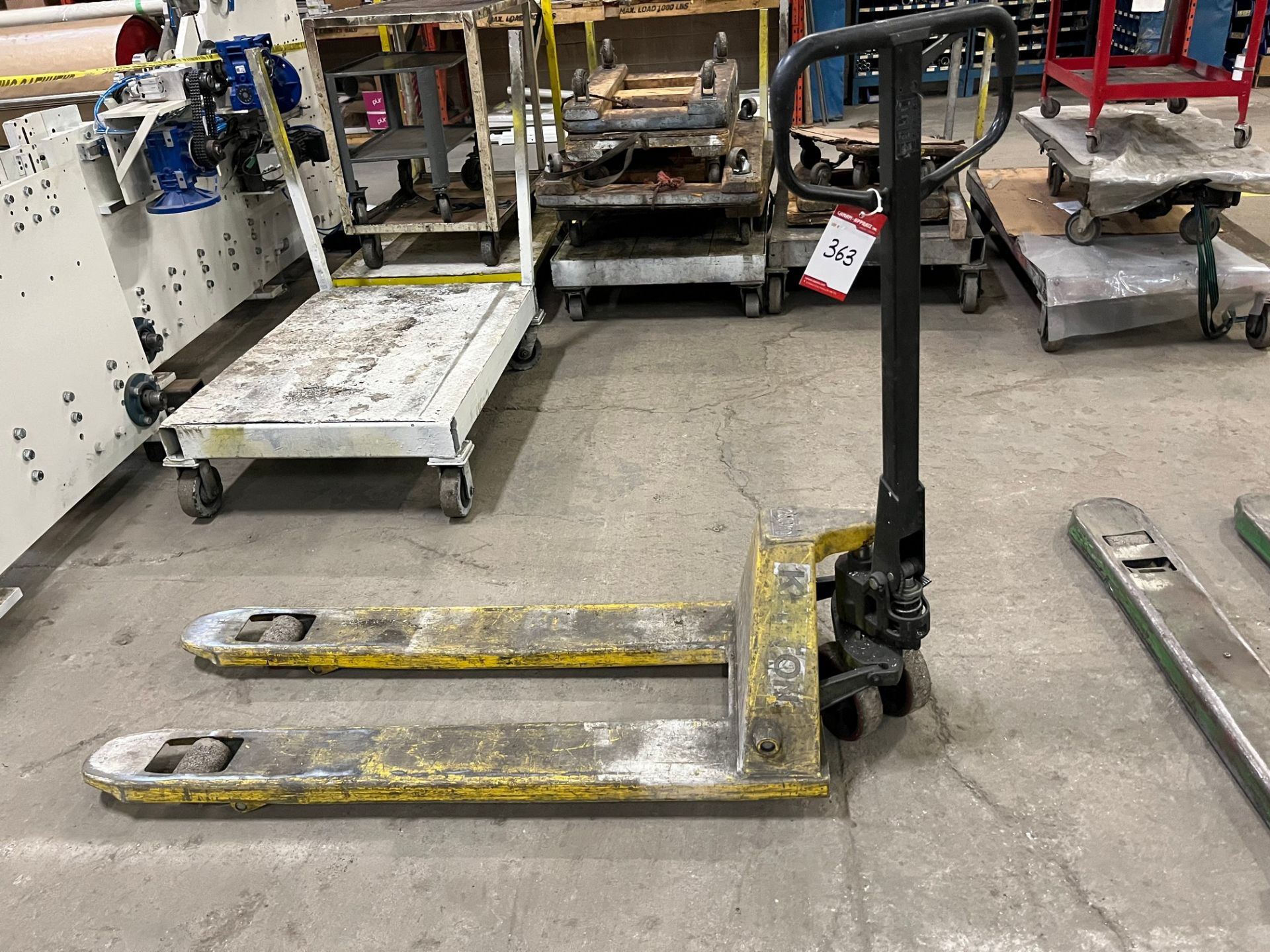 PALLET JACK (NOTE: SUBJECT TO LATE REMOVAL, PICKUP AFTER JUNE 3RD)