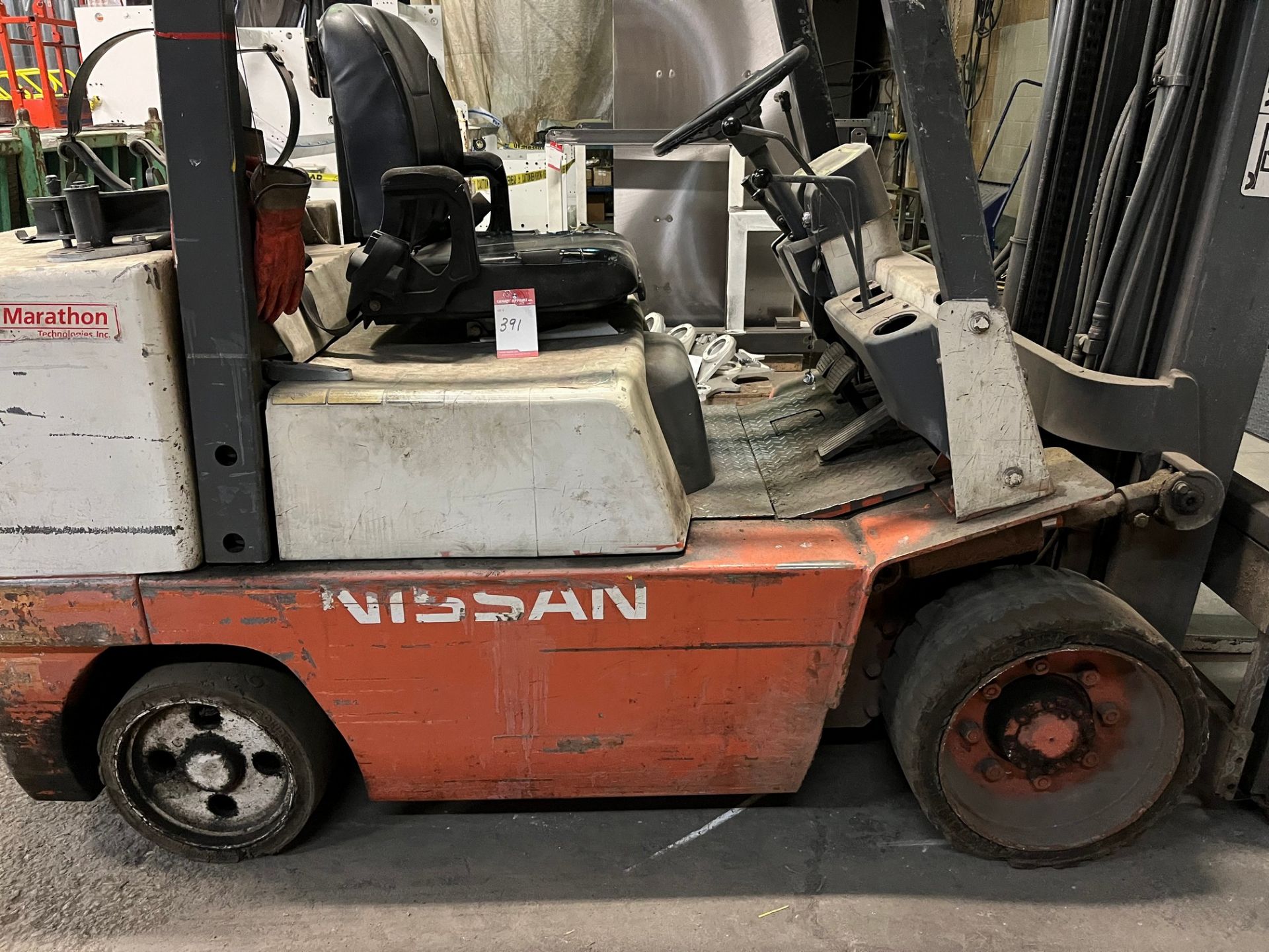 NISSAN PROPANE FORKLIFT, 5,700LB CAP. (NEEDS REPAIR, NO PROPANE TANK) - Image 2 of 4