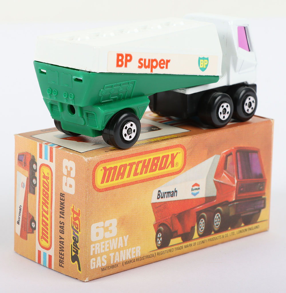 Matchbox Lesney Superfast MB-63 Freeway Gas Tanker, rarer BP SUPER variation with 5-SPOKE Front Cab - Image 4 of 7