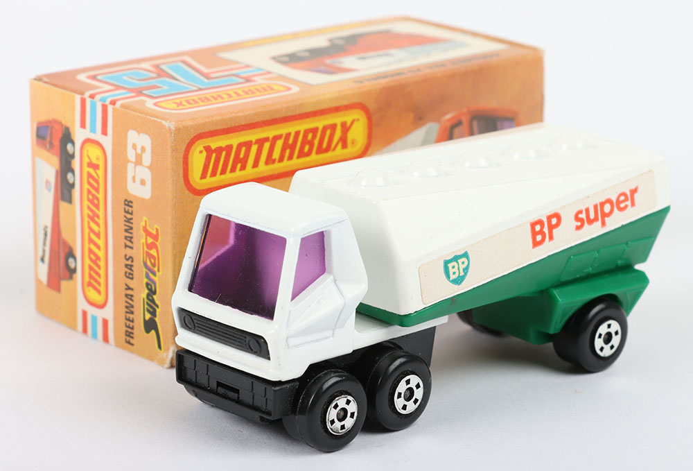 Matchbox Lesney Superfast MB-63 Freeway Gas Tanker, rarer BP SUPER variation with 5-SPOKE Front Cab - Image 2 of 7