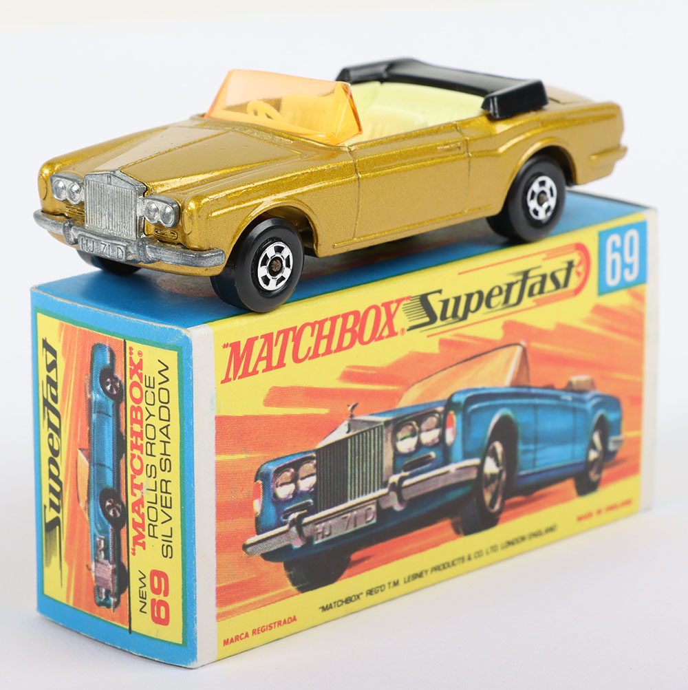 Matchbox Lesney Superfast MB-69 Rolls Royce Silver Shadow with GOLD body, DARK GREY base - Image 2 of 5