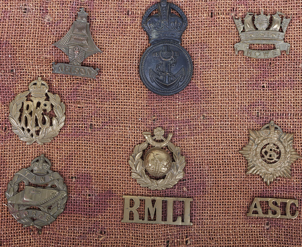 Assortment of British Military cap badges and shoulder titles - Bild 3 aus 4