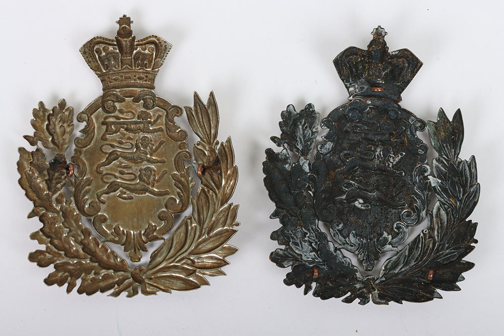 2x Duke of Lancaster’s Yeomanry Q.V.C gilding metal & white metal Helmet Plate - Bild 2 aus 3