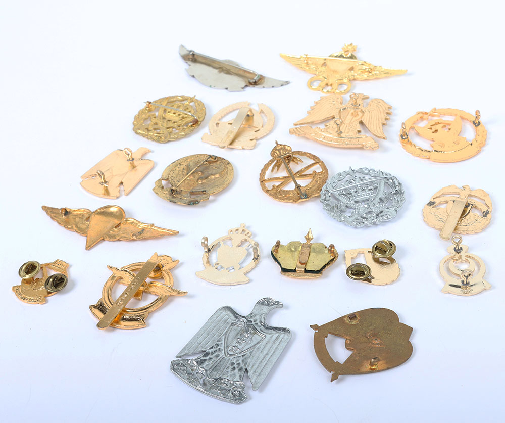 Large quantity of Middle East Military metal cap & collar badges - Image 5 of 5