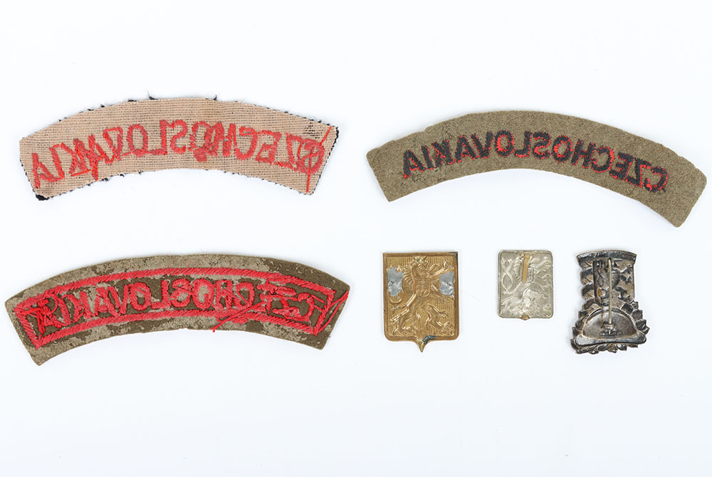 WW2 Free Czech Forces badges and shoulder titles - Image 3 of 4