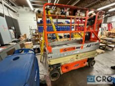 JLG Scissor Man Lift