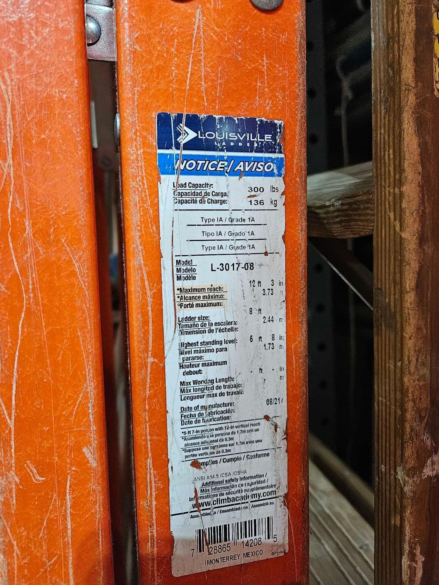 Lot of (2) assorted fiberglass ladders, (1) 8 foot, (1) 6 foot - Image 2 of 2