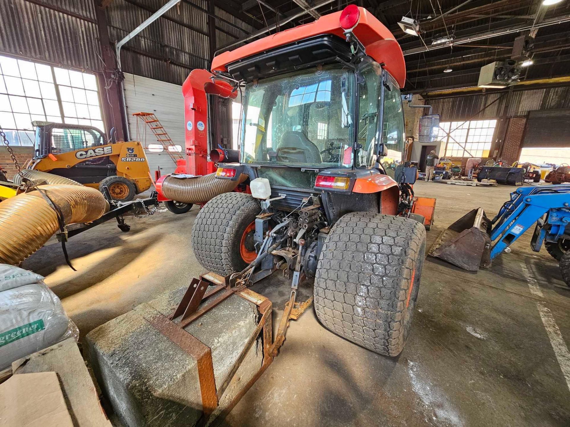 Kubota Tractor - Image 3 of 5