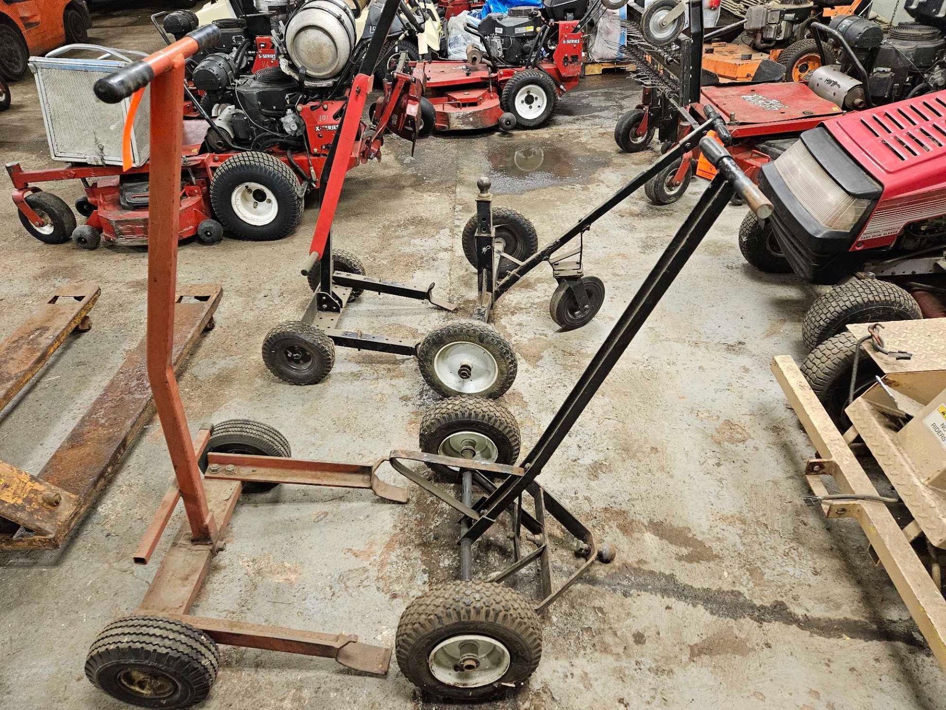 Assorted Manual Tractor Lifts - Image 3 of 3