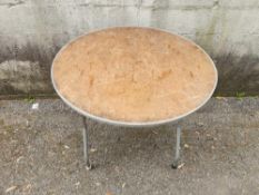 Round Banquet Tables