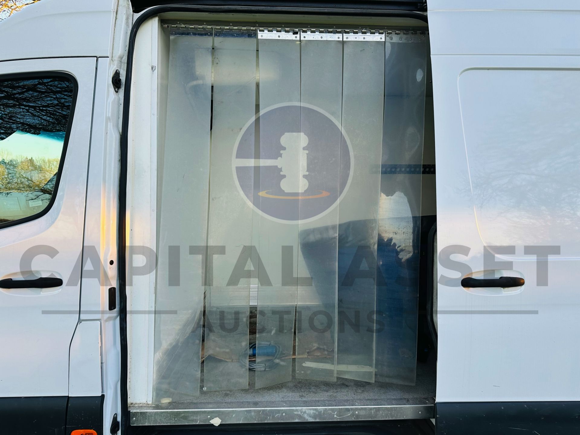 MERCEDES-BENZ SPRINTER 314 CDI *MWB - REFRIGERATED VAN* (2019 - FACELIFT MODEL) *OVERNIGHT STANDBY* - Image 14 of 33