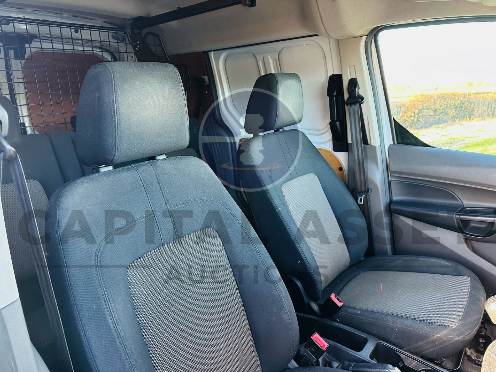 FORD TRANSIT CONNECT 1.5TDCI - 5 SEATER CREW VAN - 2019 MODEL - 1 OWNER FROM NEW - ULEZ COMPLIANT! - Image 22 of 32