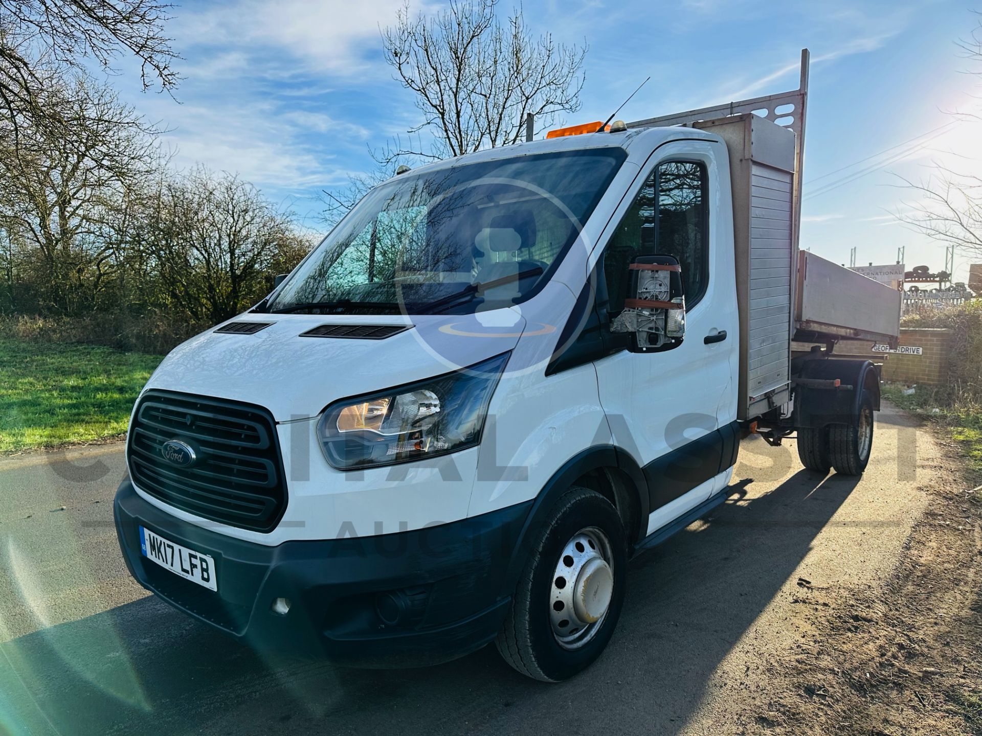 FORD TRANSIT 2.2 TDCI (350) ECOBLUE *TWIN REAR WHEELER / TIPPER TRUCK* - 17 REG - EURO 6 - LOW MILES - Image 4 of 24