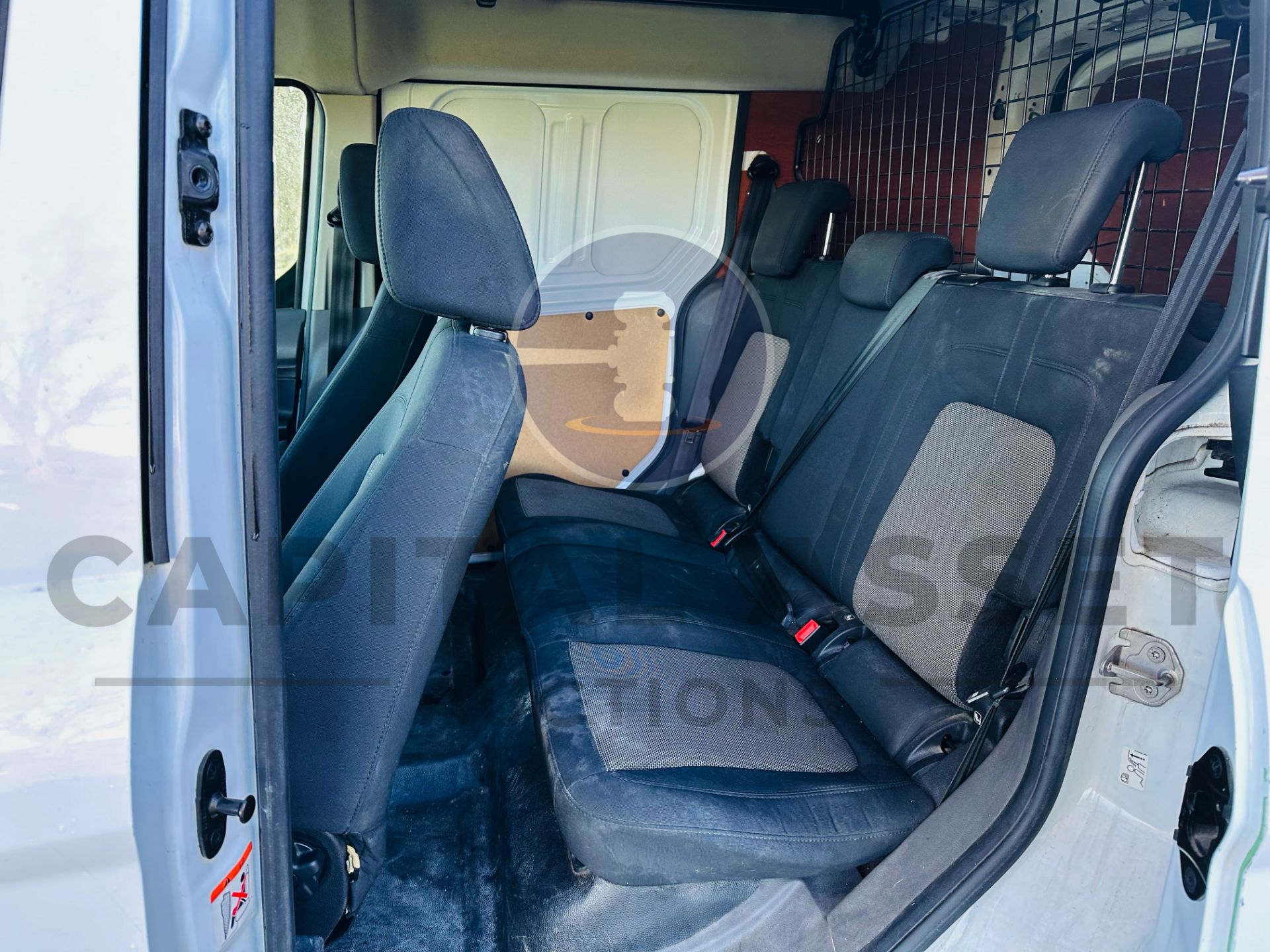 FORD TRANSIT CONNECT 1.5TDCI - 5 SEATER CREW VAN - 2019 MODEL - 1 OWNER FROM NEW - ULEZ COMPLIANT! - Image 15 of 32