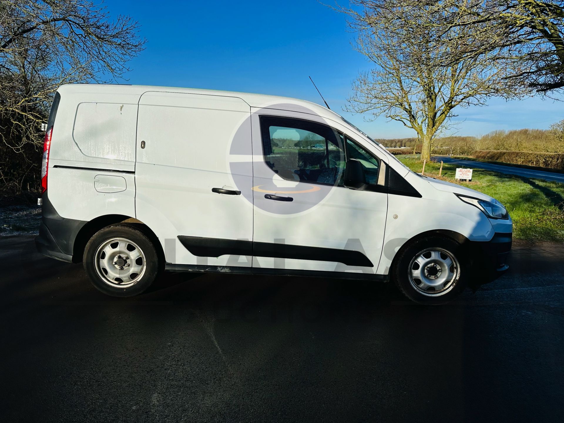 FORD TRANSIT CONNECT 1.5TDCI - 5 SEATER CREW VAN - 2019 MODEL - 1 OWNER FROM NEW - ULEZ COMPLIANT! - Image 11 of 32